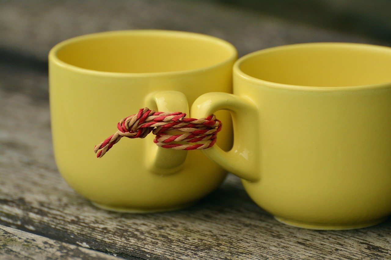 cups, as a couple, together, partnership, pull together, to marry, wedding, togetherness, connectedness, two, connect, belong together, love, before, rope, node, knotted, porcelain, cord, symbolism